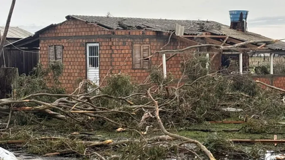 Temporais deixam quatro mortos e mais de 3 mil fora de casa no Rio Grande do Sul