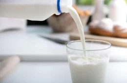 Leite ganha nova disputa nas prateleiras com avanço de whey e produtos proteinados
