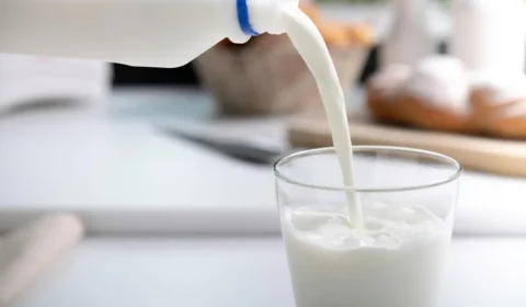 Leite ganha nova disputa nas prateleiras com avanço de whey e produtos proteinados
