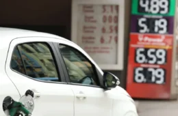 Fim do desconto da Petrobras eleva preço da gasolina A, mas corte de impostos evita alta ao consumidor