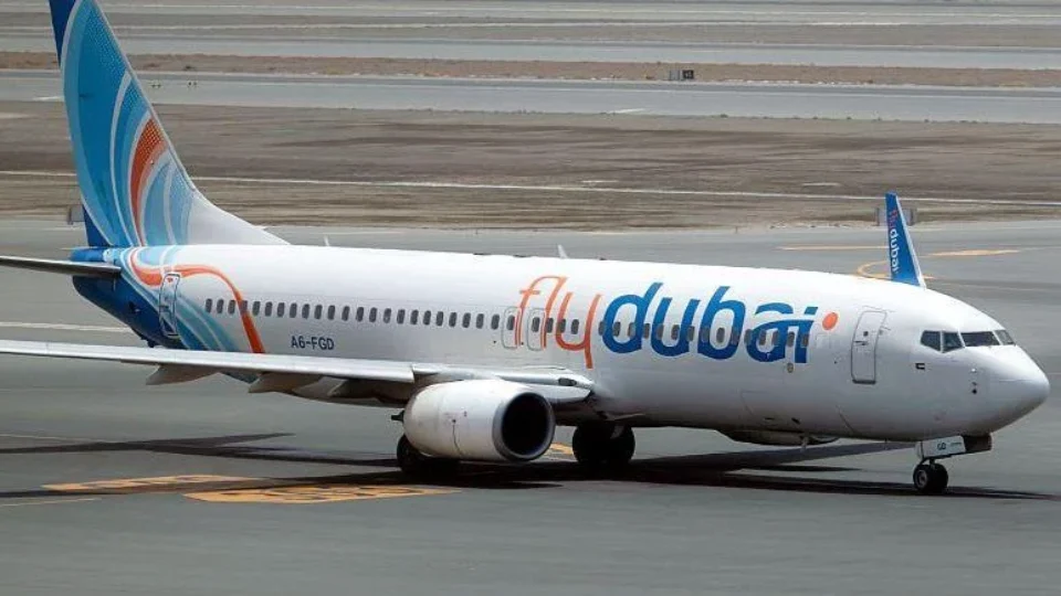 Piloto acusado de esfaquear colega em voo da Flydubai é preso na Arábia Saudita