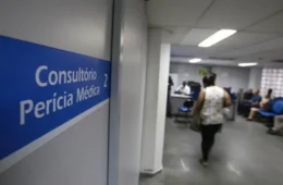 Perícia médica do INSS passa a garantir intérprete de Libras durante atendimento