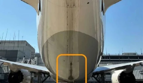 Piloto aperta botão errado e faz Boeing 787 bater a cauda na pista em Houston