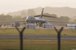 Cinco homens são presos perto de base dos EUA na Inglaterra; 85 casas são evacuadas