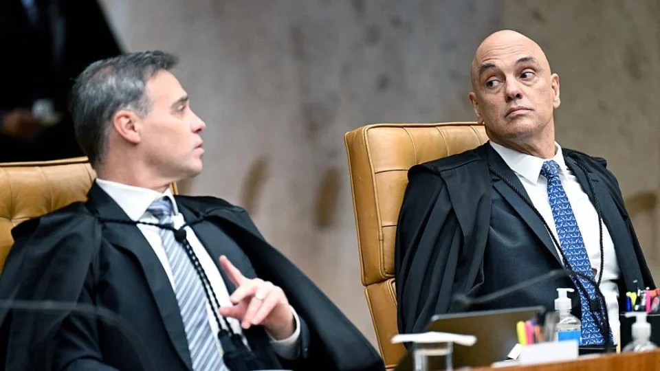 Crise no STF expõe disputa entre Moraes e Mendonça às vésperas do primeiro turno
