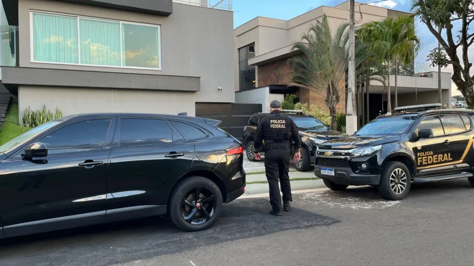 PF prende líderes de grupo suspeito de desviar R$ 45 milhões da Caixa no Rio e em SP