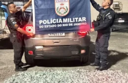 PM apreende 5,4 mil pinos de cocaína que seriam levados do Alemão para Petrópolis