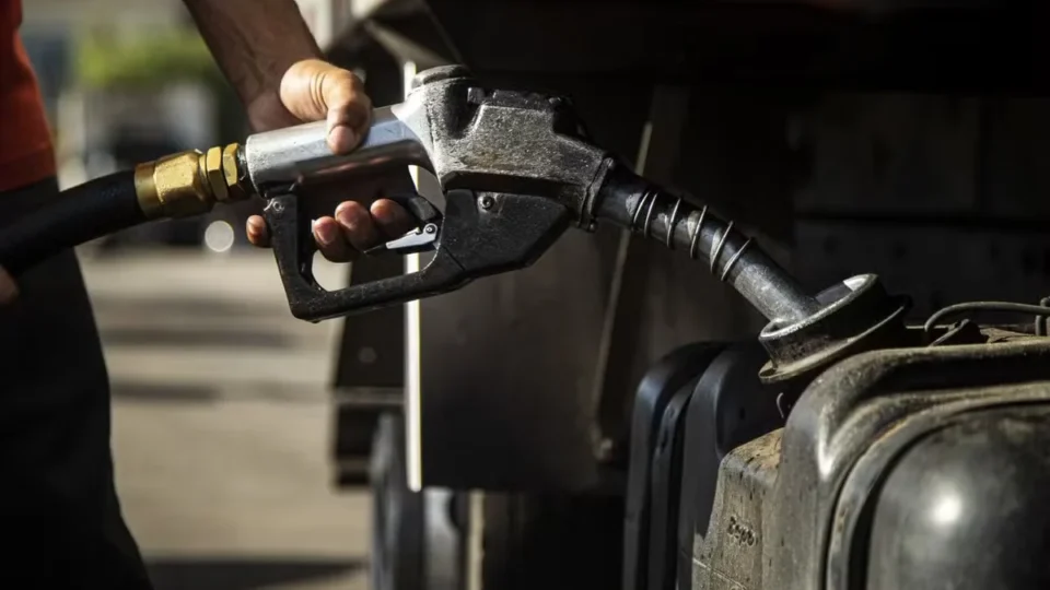 Diesel tem defasagem de R$ 3,89 e acende alerta sobre abastecimento no Brasil