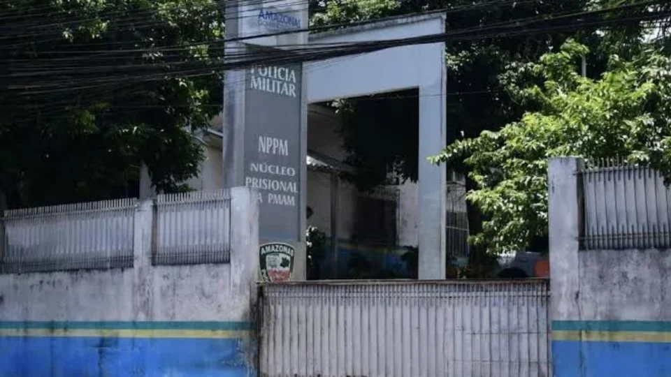 Policiais militares presos fazem motim em unidade prisional da PM em Manaus