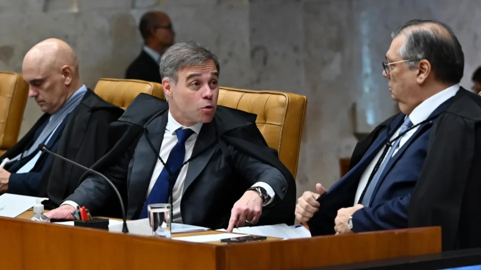 Racha exposto no STF deixa caso Moraes sem definição e amplia incerteza e já respinga na eleição