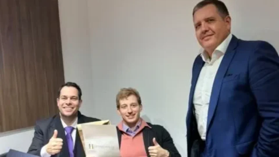 Família desiste de ação e pode liberar partilha da herança de Samuel Klein, fundador das Casas Bahia