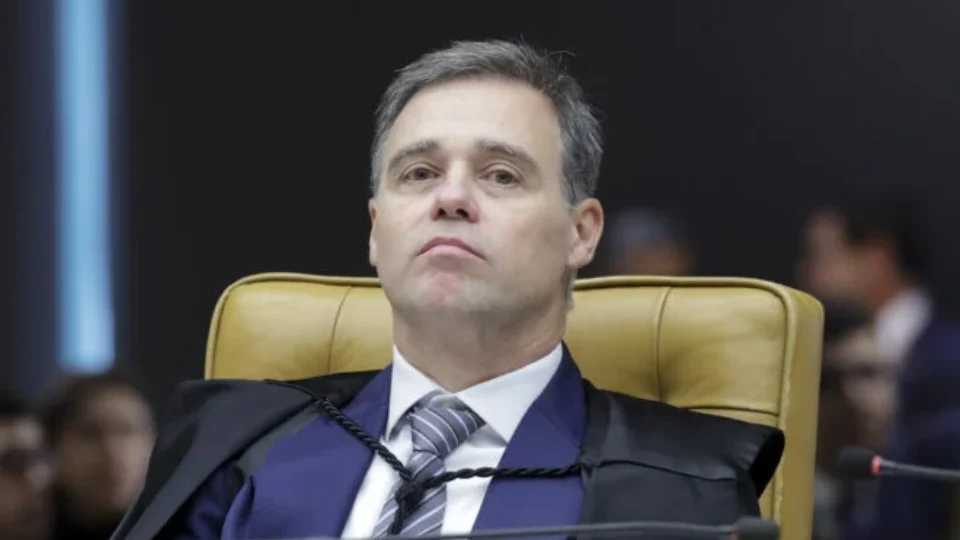 “O A.M. quer recebê-lo”: mensagens mostram aproximação de Vorcaro com Mendonça