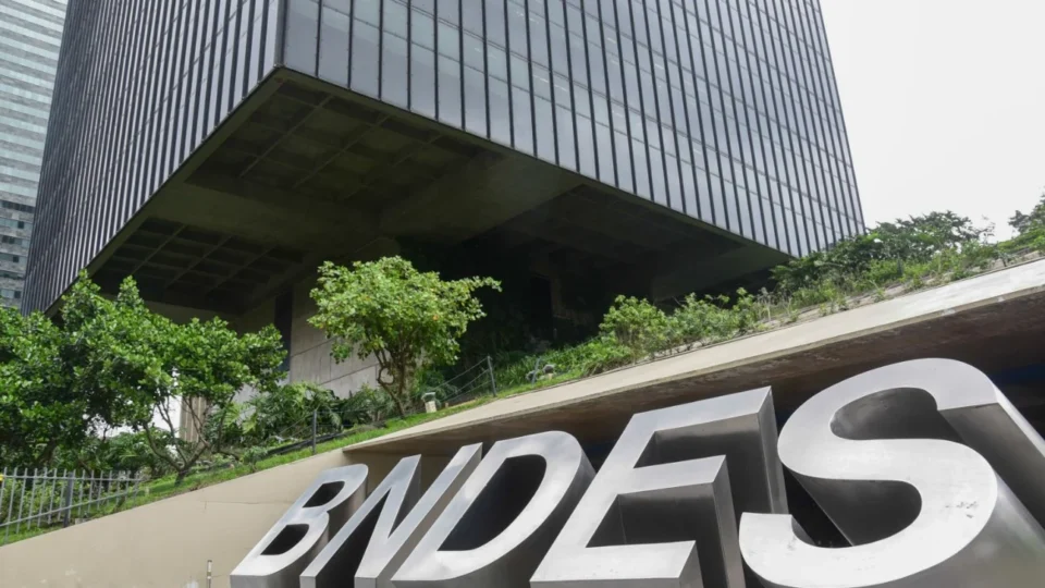 BNDES aprova R$ 329 milhões para Rio criar primeira PPP de ônibus elétricos do Brasil