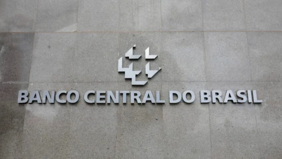BC vê 90% de chance de IPCA superar teto da meta em 2026
