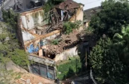 Casarão desaba no Cosme Velho e deixa mãe e filha de 2 anos feridas