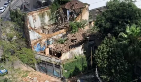 Casarão desaba no Cosme Velho e deixa mãe e filha de 2 anos feridas