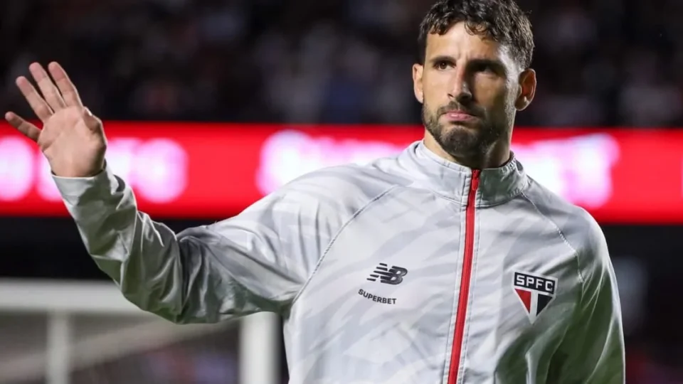 Calleri decide, São Paulo vence o Internacional e respira no Brasileirão