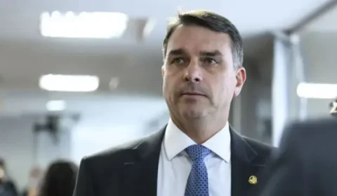 Flávio Bolsonaro chama Andrei de “cupincha” de Lula e comemora afastamento