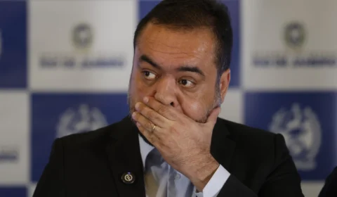 Ex-secretário ligado a Cláudio Castro compra R$ 9 milhões em imóveis após deixar governo