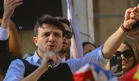 Em meio à crise no STF, Renan Santos convoca manifestação em São Paulo