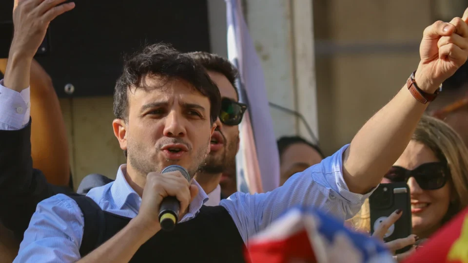 Em meio à crise no STF, Renan Santos convoca manifestação em São Paulo