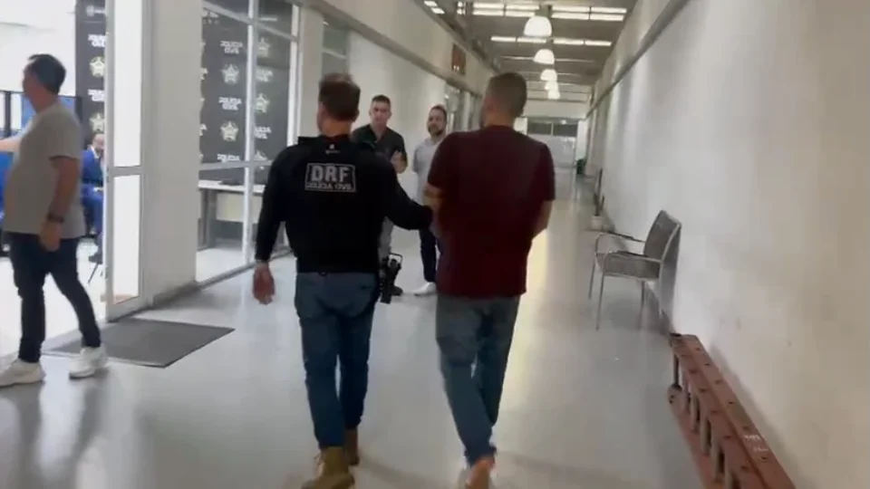 Polícia prende suspeito e recupera carga de dormentes furtados avaliada em R$ 351 mil