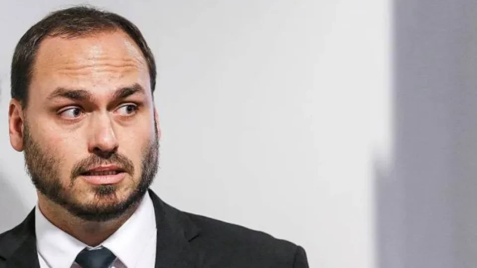 Campanha de Carlos Bolsonaro acerta com marqueteiros que atenderam ex-governador aliado de Dilma