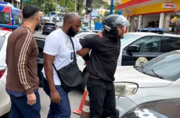 Polícia Civil prende homem durante venda de celular furtado em São Gonçalo