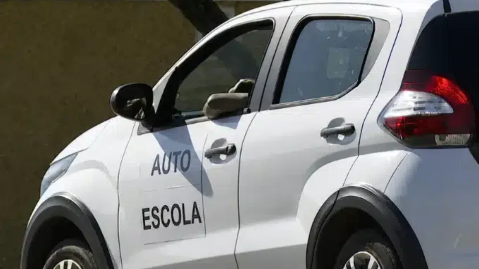 STF mantém regra que permite usar carro particular na prova prática da CNH