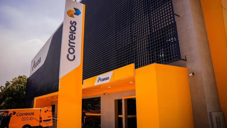 Trabalhadores dos Correios entram em greve por tempo indeterminado em todo o país