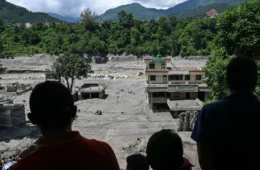 Avalanche no Himalaia deixa mais de mil mortos e milhares de desaparecidos entre Nepal e Tibete