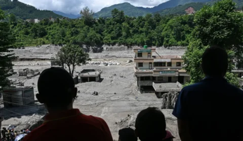 Avalanche no Himalaia deixa mais de mil mortos e milhares de desaparecidos entre Nepal e Tibete