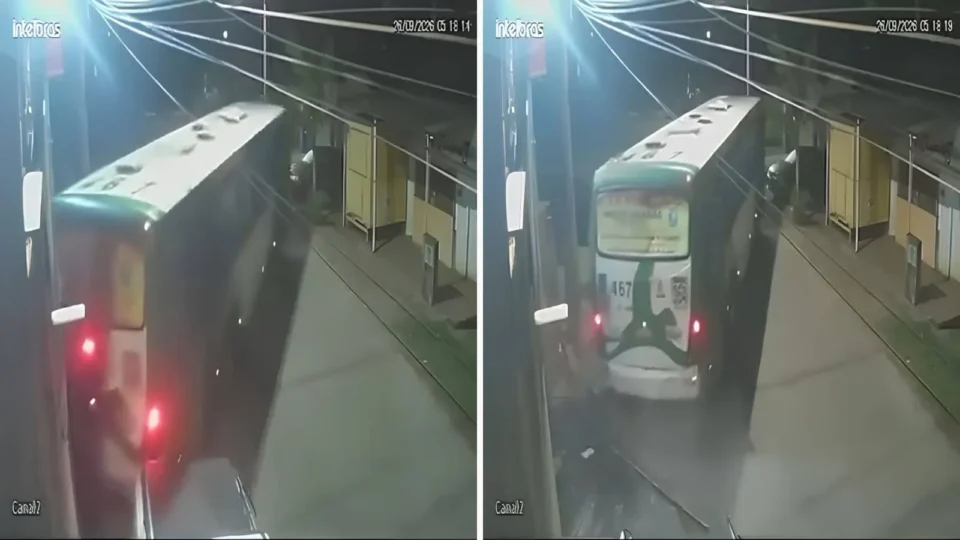 Ônibus desce de ré e atinge casa em Campinas; motorista já estava fora do veículo