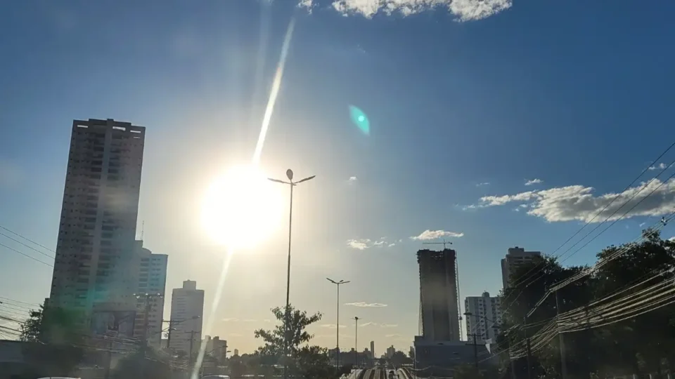 Alerta vermelho: onda de calor pode elevar temperaturas em 5°C em Cuiabá e região