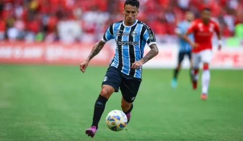 Dodi se aproxima de retorno aos treinos e pode ganhar espaço no Grêmio