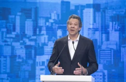 Haddad promete cortar gastos, rever privatizações e usar IA contra o crime em SP