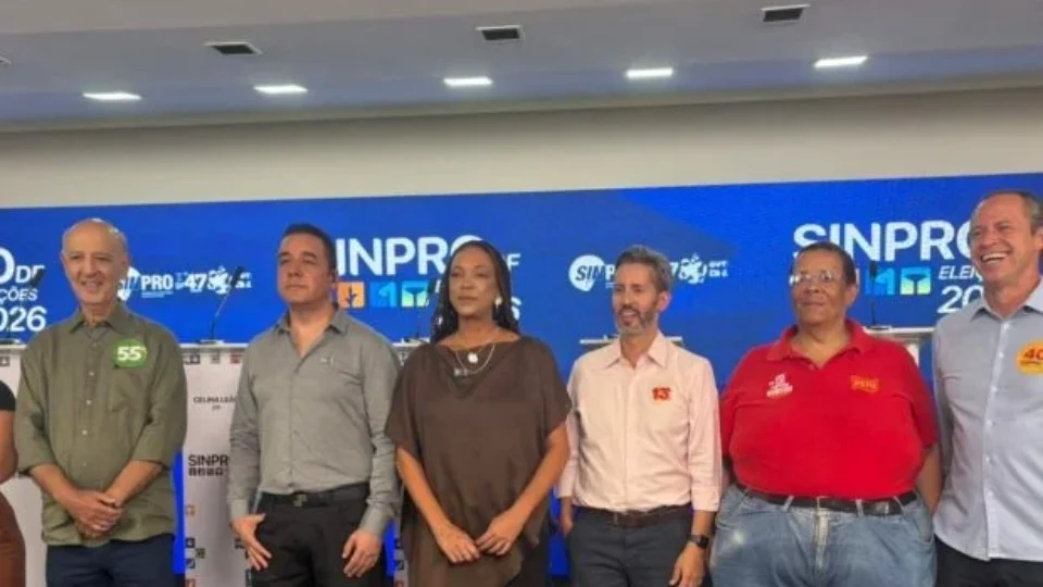 Ausência de Celina Leão vira alvo de adversários em debate do Sinpro sobre crise na educação do DF