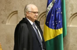 Fachin vota por manter separados casos de Moraes e Mendonça; Dino e Zanin divergem