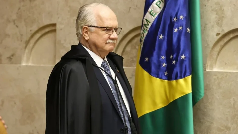 Fachin vota por manter separados casos de Moraes e Mendonça; Dino e Zanin divergem