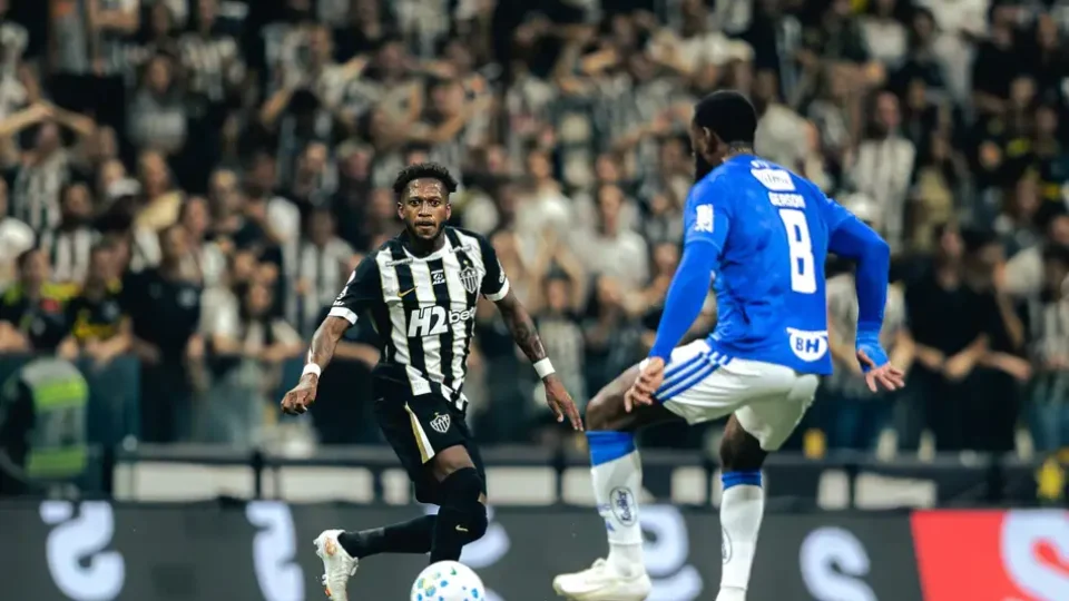 Atlético-MG vira no fim, elimina o Cruzeiro e vai à semifinal da Copa do Brasil