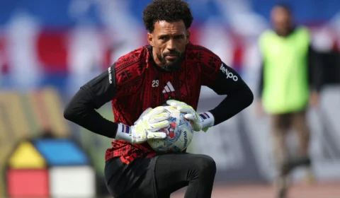 Indicado à Bola de Ouro, Vozinha falha feio e sofre primeiro gol pelo Colo-Colo