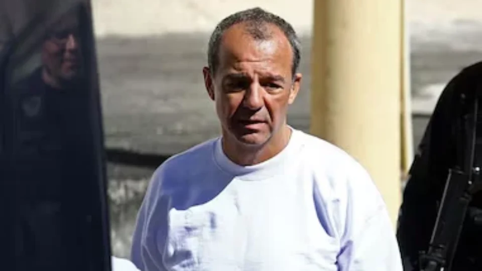 Sérgio Cabral é condenado a pagar R$ 1 milhão por regalias durante prisão no Rio