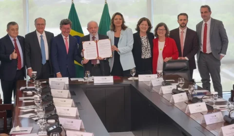 Lula sanciona lei que acaba com a “taxa das blusinhas”