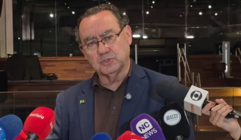 Augusto Cury cobra julgamento de ministros do STF e defende mandato de 8 anos na Corte