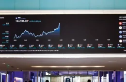 Ibovespa agosto fecha em alta de 1,92% com salto da Petrobras