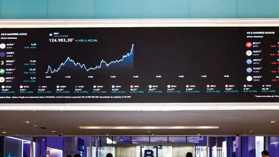 Ibovespa agosto fecha em alta de 1,92% com salto da Petrobras