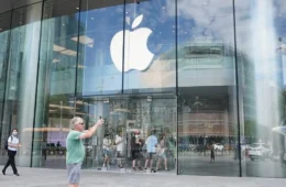 Apple enfrenta processo de R$ 14 bilhões por suposto favorecimento a apps próprios