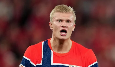 Haaland supera Ronaldo e Ibrahimovic após marcar dois gols decisivos pela Noruega