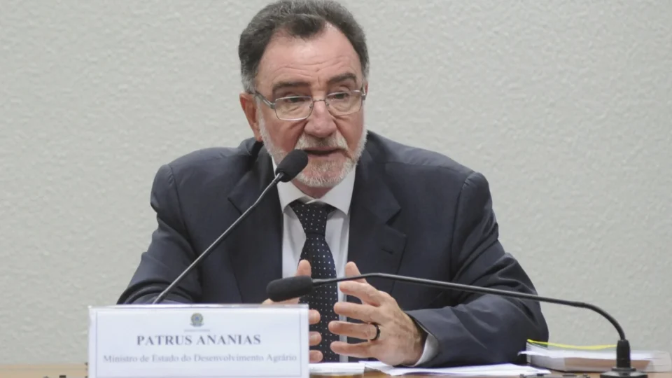 Irmão de Patrus Ananias morre aos 81 anos, e candidato cancela agenda em MG
