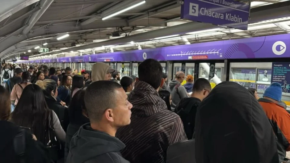 Linha 5-Lilás do metrô tem lentidão pelo segundo dia seguido após falhas em equipamentos